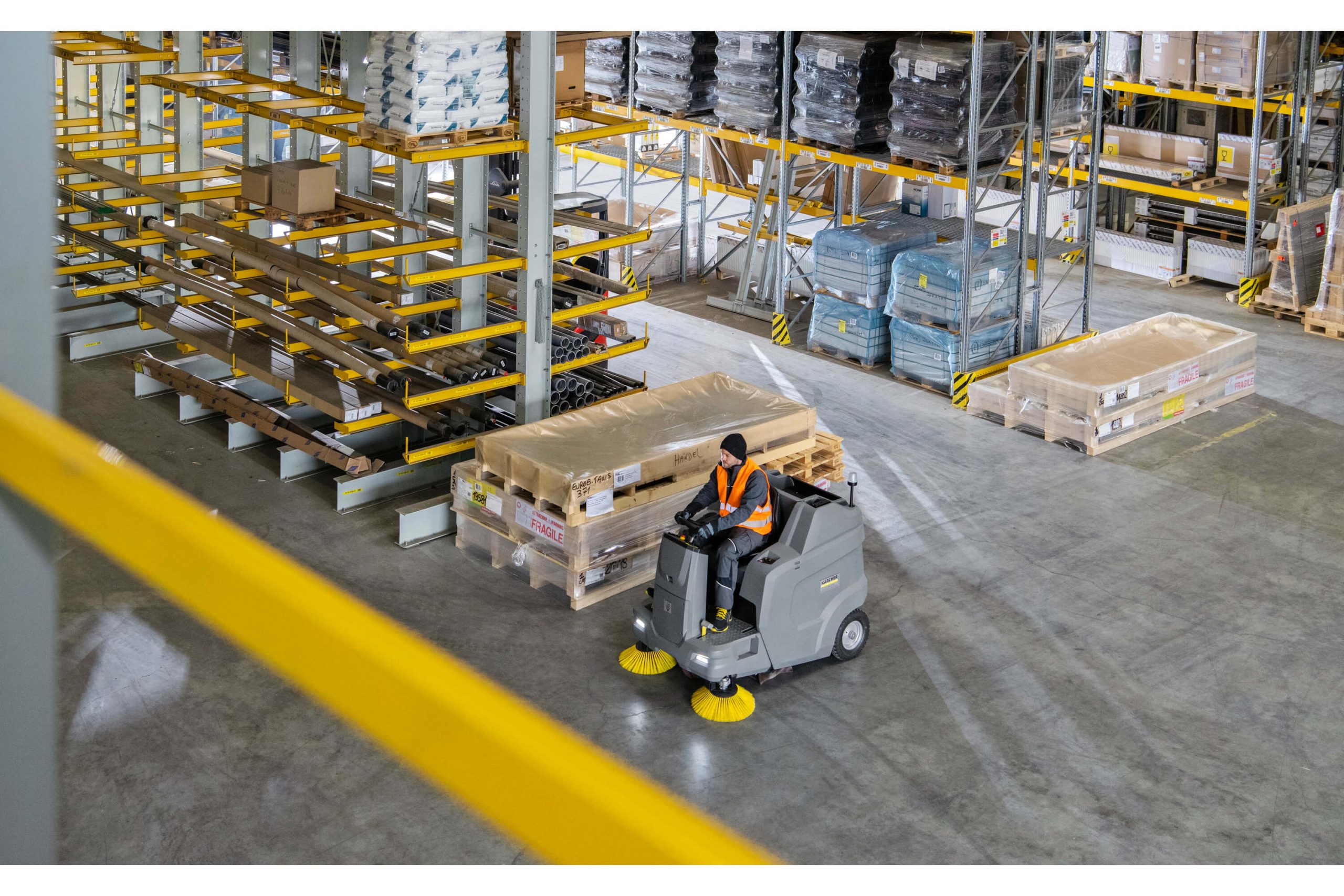 KM_100_120_R_Bp_logistic_app_04_CI20_2000x3000px_3000x2000px Application Image